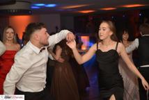 Mechanik zabalował na studniówce - sala pękała w szwach