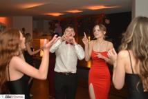 Mechanik zabalował na studniówce - sala pękała w szwach