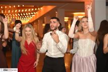 Mechanik zabalował na studniówce - sala pękała w szwach