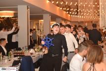 Mechanik zabalował na studniówce - sala pękała w szwach