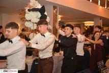 Mechanik zabalował na studniówce - sala pękała w szwach