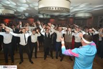 Mechanik zabalował na studniówce - sala pękała w szwach