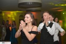 Mechanik zabalował na studniówce - sala pękała w szwach