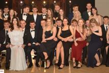 Mechanik zabalował na studniówce - sala pękała w szwach