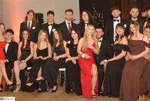 Mechanik zabalował na studniówce - sala pękała w szwach