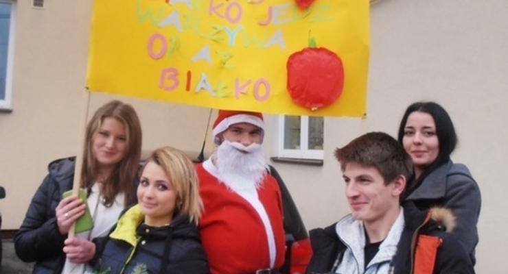 Uczniowie z Dąbrowicy pomocnikami Świętego Mikołaja