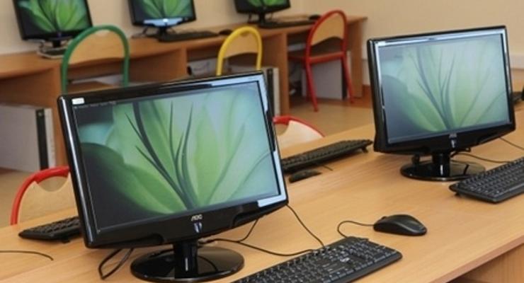 Nowe komputery dla szkół średnich