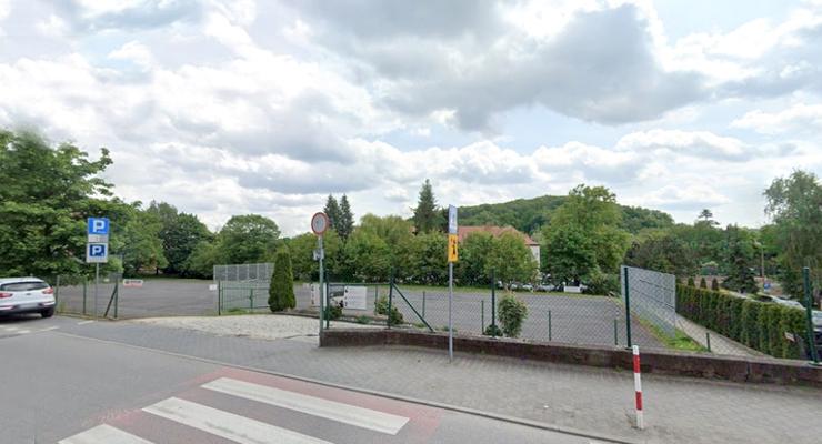 Rada Powiatu: powstanie piętrowy parking na 250 samochodów