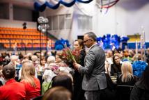 Cezary Pazura w Łapczycy - zobacz jak obchodzono Gminny Dzień Kobiet?