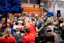 Cezary Pazura w Łapczycy - zobacz jak obchodzono Gminny Dzień Kobiet?
