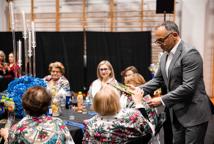 Cezary Pazura w Łapczycy - zobacz jak obchodzono Gminny Dzień Kobiet?