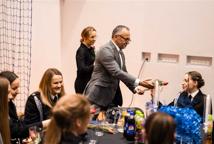 Cezary Pazura w Łapczycy - zobacz jak obchodzono Gminny Dzień Kobiet?