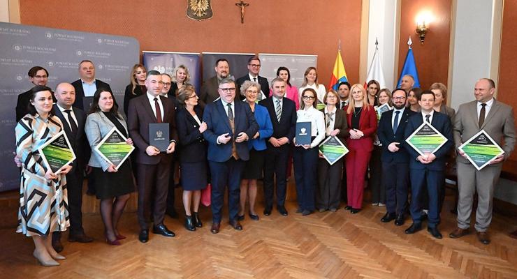 Rzezawa: 230 tys. dotacji na drogi