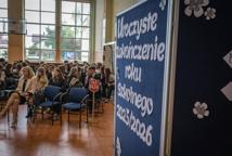 Maturzyści kończą szkołę