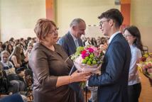 Maturzyści kończą szkołę