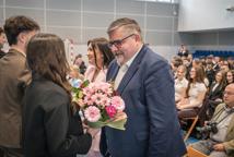 Maturzyści kończą szkołę
