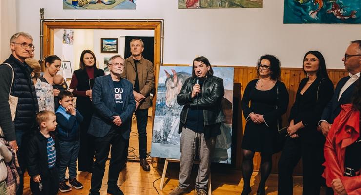Dwa smoki w galerii Chełm – malarstwo, muzyka i taniec