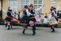 Dwa smoki w galerii Chełm – malarstwo, muzyka i taniec