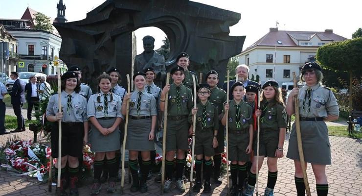 1 sierpnia – chwała bohaterom, hańba zdrajcom i prowokatorom