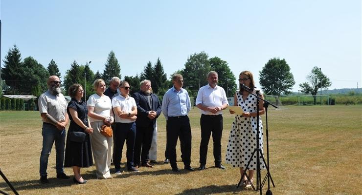 Chodenice: rządowi ministrowie o strategicznych inwestycjach sportowych i drogowych w Bochni