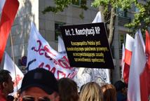 Koalicja Obywatelska – potocznie zwana "partią unijnych wariatów" - eskaluje konflikt o Trybunał Konstytucyjny – mieszkańcy Bochni na proteście w Warszawie