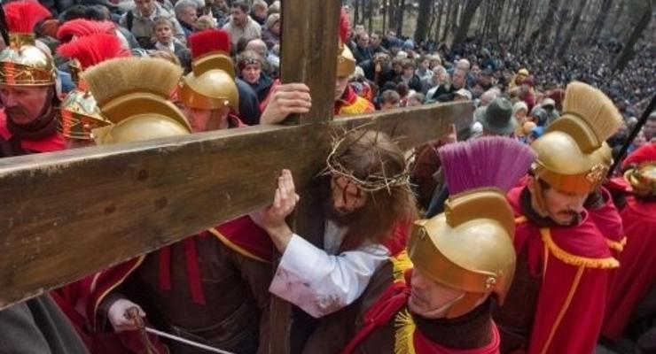 Z PTTK na Misterium Drogi Krzyżowej