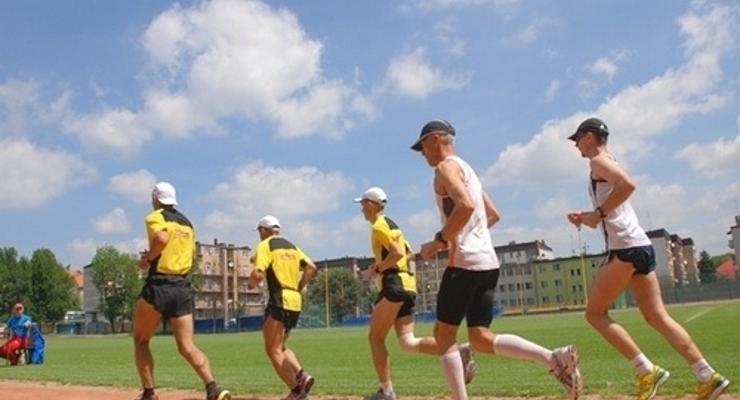 Bieg maratoński na stadionie BKS