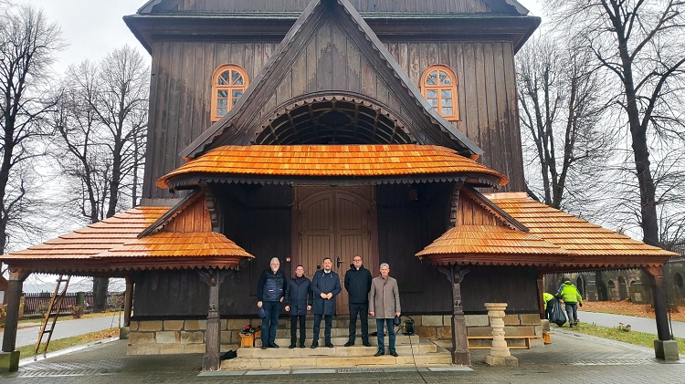 Zabytkowy kościół w Sobolowie ma nowy dach