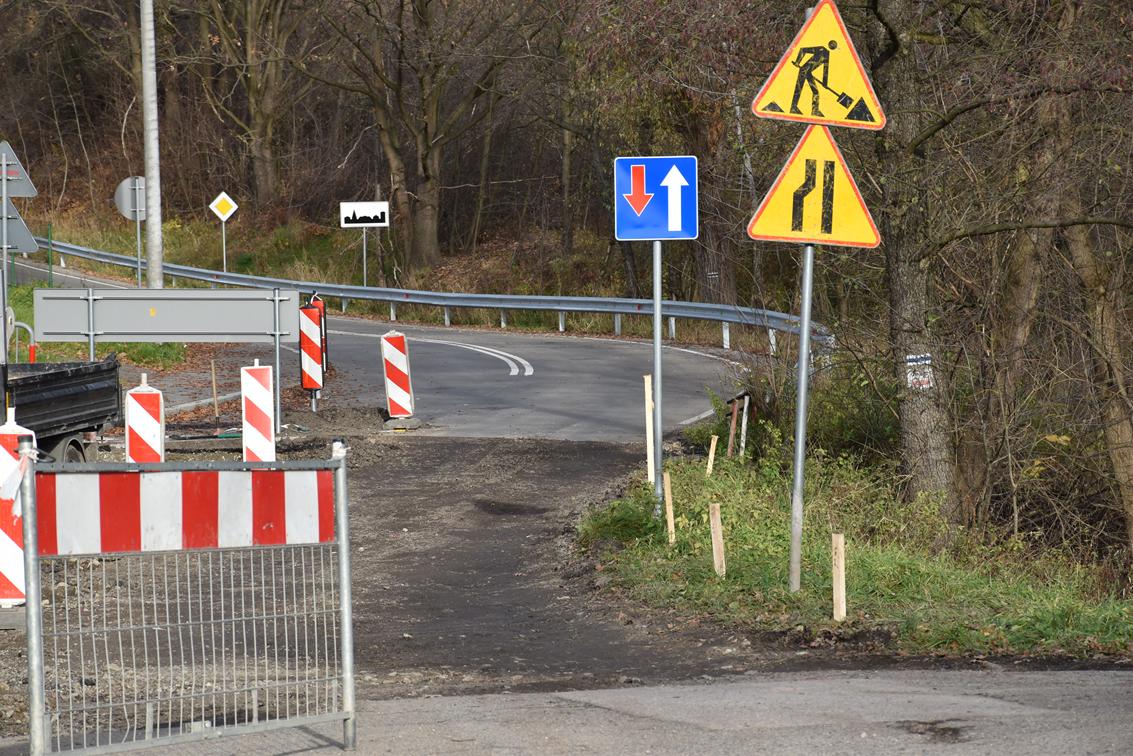 Wiśnicz z Powiatem przebudowują drogę